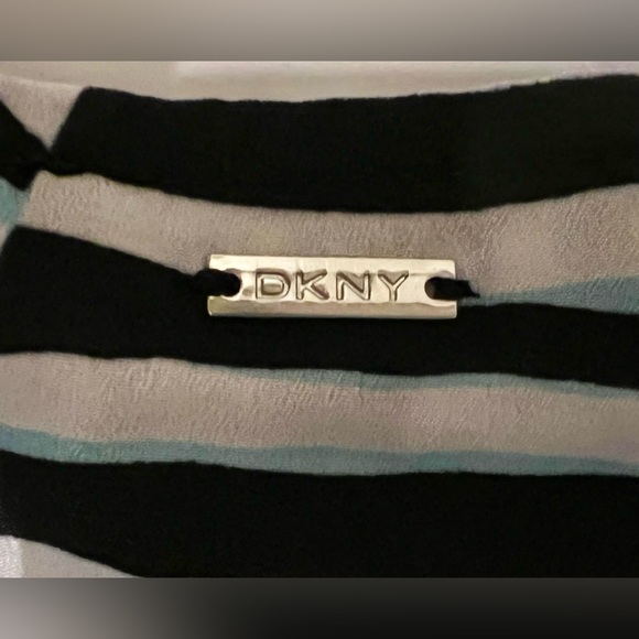 NEVER WORN,DKNY,ZEBRA PRINT,BLACK,WHITE,BABY BLUE,VNECK BLOUSE, SIZE L - Picture 6 of 6